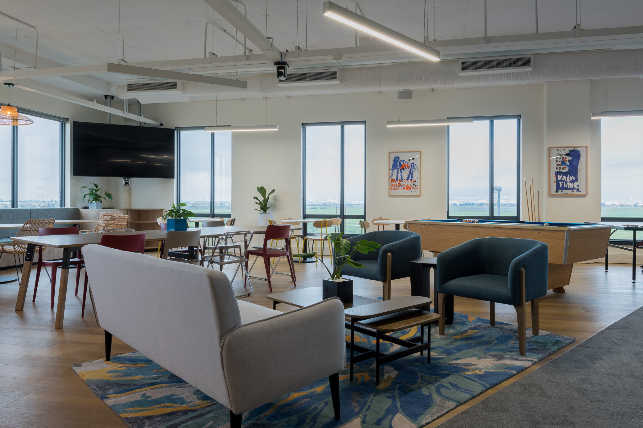 Breakaway common area with seating in Impact office in Cape Town