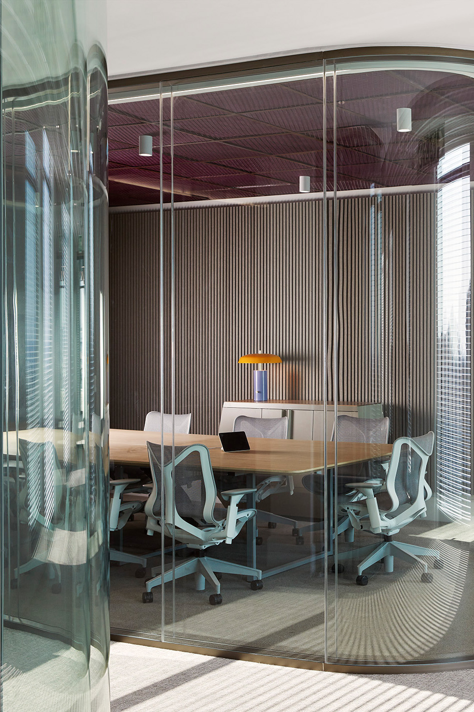 meeting chairs ergonomic back office.jpg