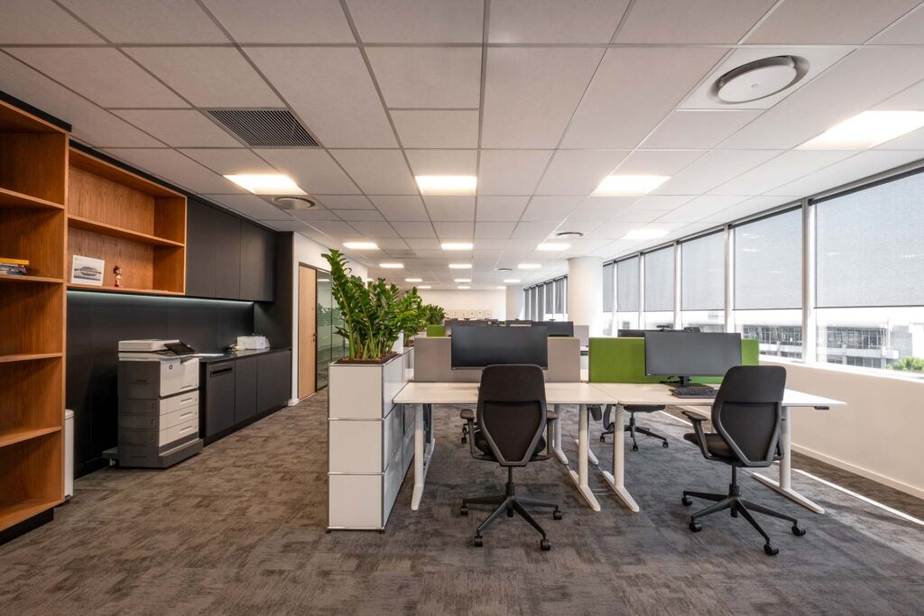 swiss re sandton open plan workstations