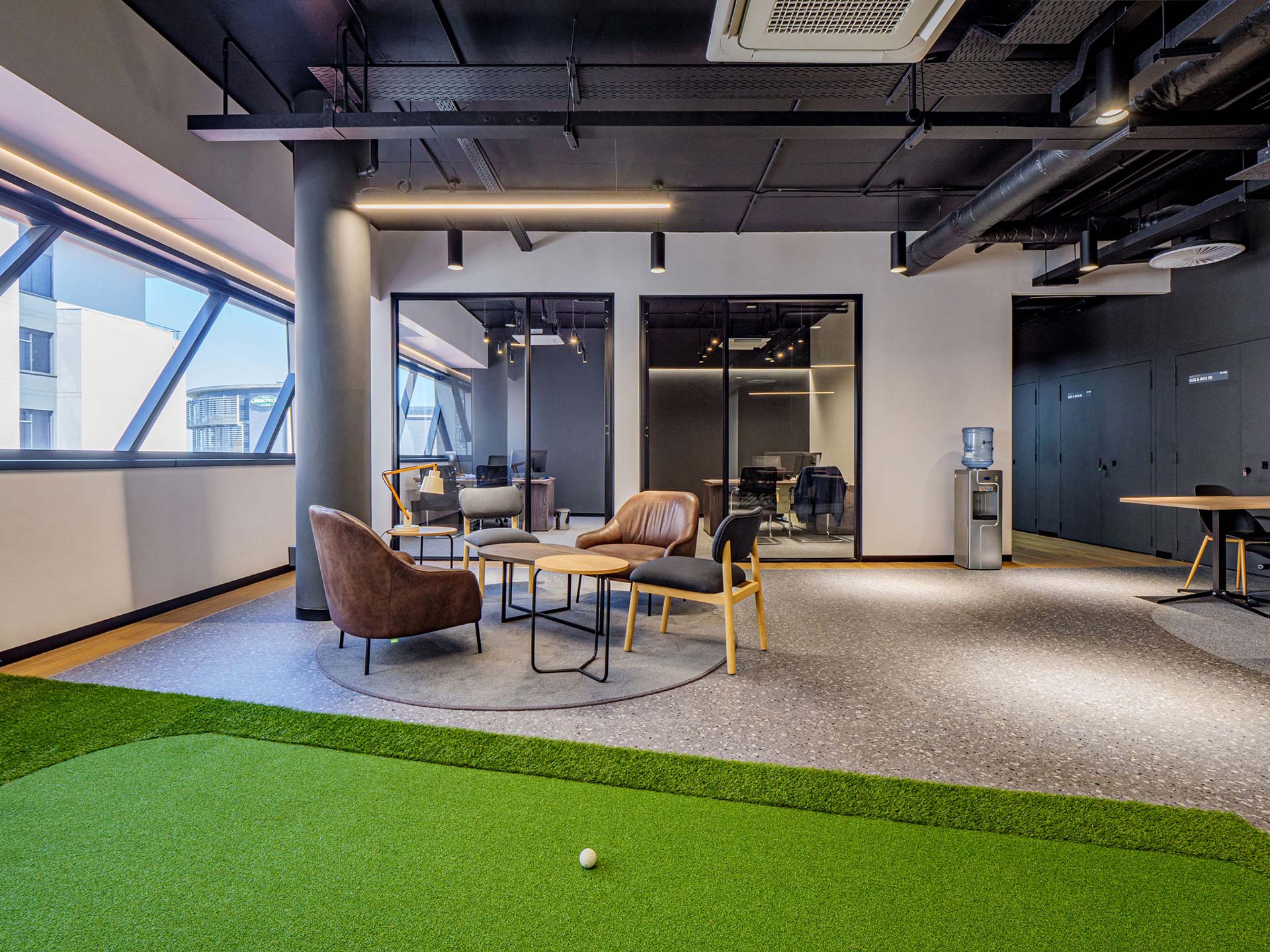 Sportradar commercial office with flexible collaboration and hybrid meeting furniture for private and open-plan workspaces