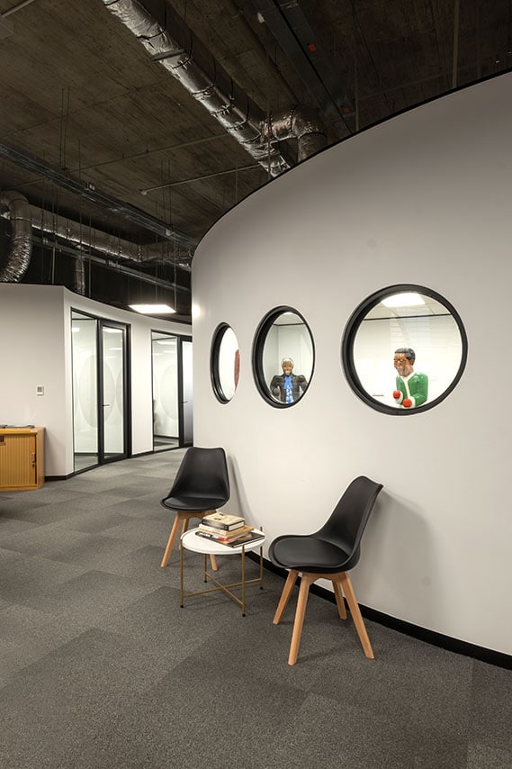 SA Gold coin offices: collaborative furniture design featuring black chairs, side tables, and a waiting area.