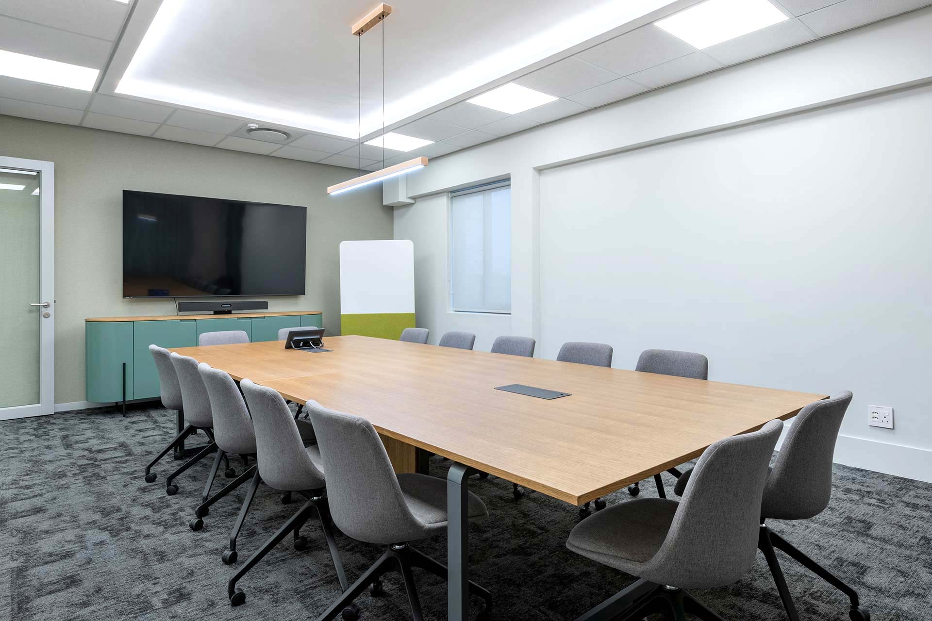 United Exports’ modern Paarl boardroom with commercial FF&E, whiteboards, storage and contemporary workplace furniture.