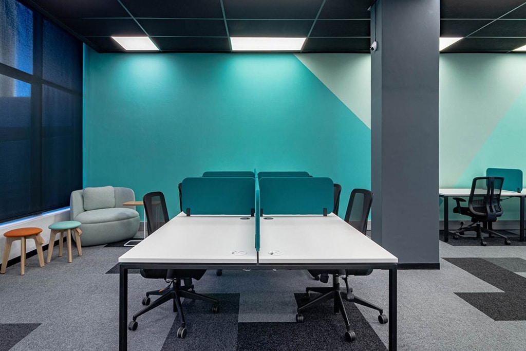 Wonderlabz workspace with modern desks, ergonomic chairs, colourful stools, armchairs and modular office desk systems