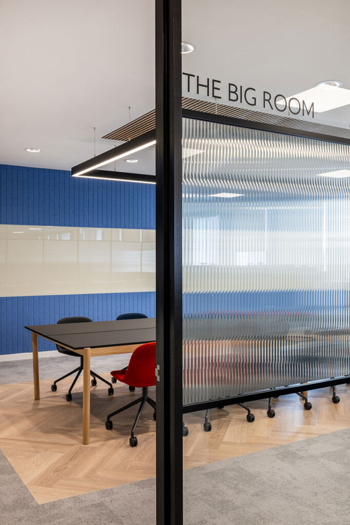 British Airways Euroflyer Gatwick office with contemporary tables and chairs, acoustic panels, whiteboards and office accessories, showcasing FF&E procurement.