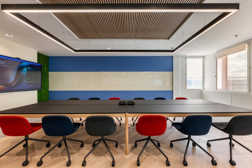 British Airways Euroflyer London meeting room with large black and timber table, modern chairs and integrated whiteboards, showcasing FF&E solutions